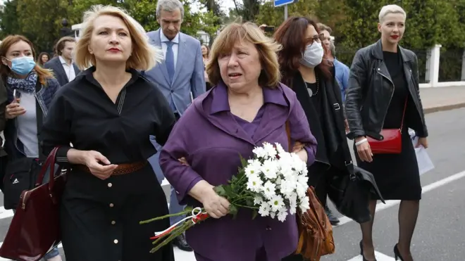 Нобелевская лауреатка Светлана Алексиевич отделалась допросом за участие в КС белорусской оппозиции