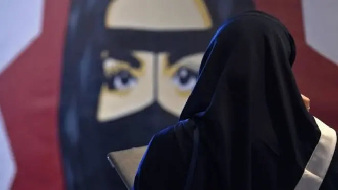 سعودی عرب میں حال ہی میں خواتین کو ڈرائیونگ کی اجازت ملی ہے تاہم خواتین کے حقوق کے لیے کام کرنے والوں کا مطالبہ ہے کہ عورتوں کو مزید حقوق دیے جائیں