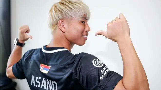 Asano je pre Partizana bio na pozajmicama u Bundesligi, gde je nastupao za Hanover i Štutgart