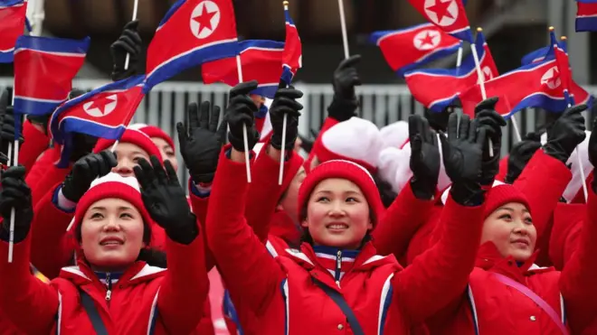 Дівчата з північнокорейської групи підтримки на Олімпіаді в Пхьончхані