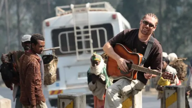 Liyoon gitaara qabatee