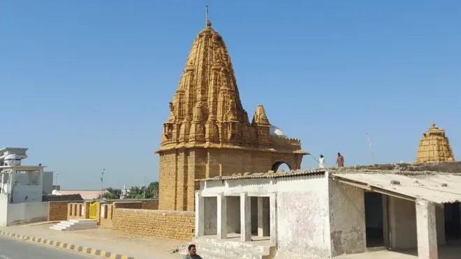 وارن دیو مندر، منوڑا