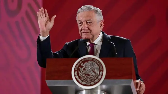AMLO dice que las condonaciones de impuestos de anteriores gobiernos fueron "excesivas, abusivas e injustas".