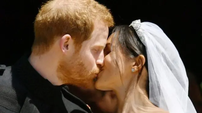 Harry and Meghan kiss