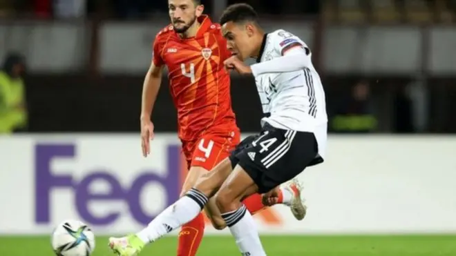أحرز جمال موسيالا هدفه الأول مع منتخب ألمانيا في المباراة التاسعة مع الفريق الوطني
