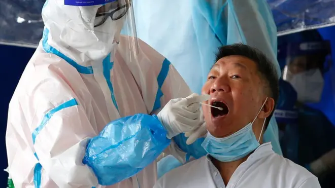 香港政府早前已經為計程車、小型巴士司機等高危群組進行免費病毒檢測。