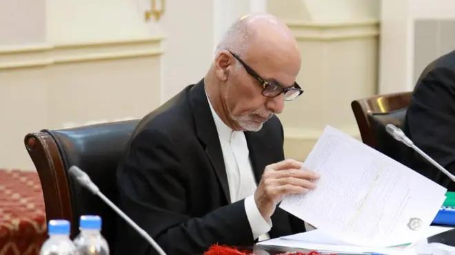 آقای غنی به این هیات وظیفه داده تا مسئولین و اشخاصی را که در تقلب شناسنامه نقش داشته شناسایی و به نهادهای عدلی و قضایی معرفی کند