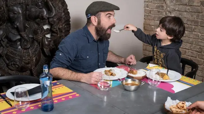 كيف تكون أبا مثاليا لطفلك حديث الولادة؟