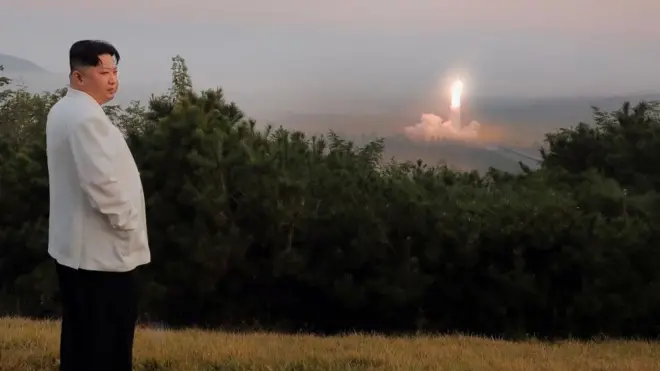 북한 관영 조선중앙통신은 2022년 10월 10일 김정은 국무위원장이 북한의 전쟁억지력과 핵반격 능력을 점검하고 평가하는 군사훈련을 감독했다고 보도했다