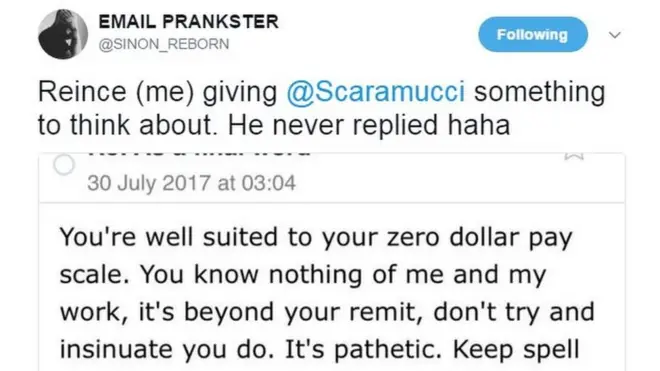 У листуванн? з колишн?м директором з комун?кац?й Ентон? Скарамучч? британський пранкер вдавав колишнього кер?вника апарату Б?лого дому Райнса Пр?беса