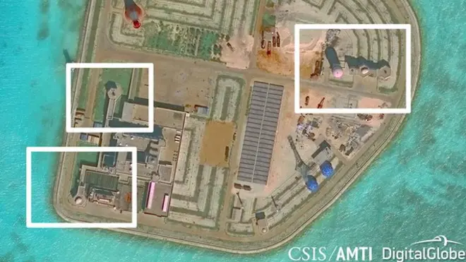 華盛頓智庫表示，根據最新衛星圖像，中國似乎已在南海7個人工島上部署武器，包括反導彈系統及防空系統。圖為赤瓜礁。