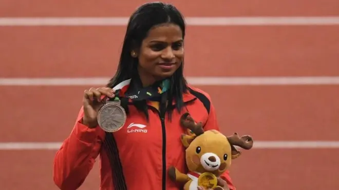 چاند کا کہنا ہے کہ انھوں نے یہ فیصلہ سنہ 2018 میں انڈیا کی سپریم کورٹ کی طرف سے ہم جنس پرستی کو قانونی حیثیت دینے کے تاریخی فیصلے کے بعد کیا