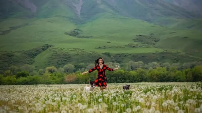 Өзүм тарткан кыскаметраждуу көркөм тасмам менен бир нече өлкөдө Кыргызстандын атынан сынактарга катышып, жогору бааланды