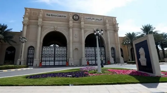 Hotel Ritz-Carlton, yang menyebut dirinya sebagai "hotel dan resor mewah" selama ini menjadi tempat peristirahatan bagi keluarga kerajaan, keluarga bangsawan, serta para pemimpin dunia.