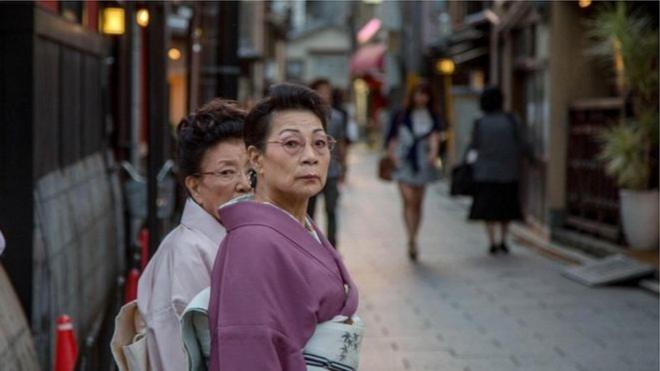 Dân số Nhật Bản đang già hóa nhanh nhất thế giới, hậu quả là một số lượng lớn công việc không có ai làm và cần được giải quyết