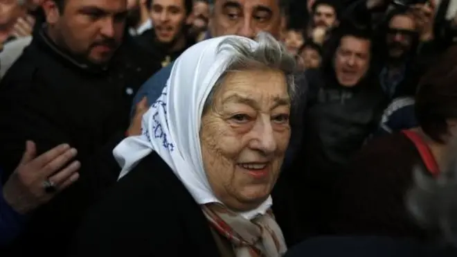 La presidenta de las Madres de Plaza de Mayo, Hebe de Bonafini, se comprometió a declarar la próxima semana.