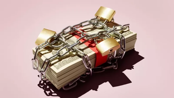 Para evitar la salida de dólares, que escasean, sucesivos gobiernos han impuesto "cepos" sobre la moneda estadounidense, fomentando el mercado ilegal.