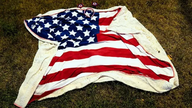 美国“独立日”游行枪击案：枪手屋顶射击 六死数十伤