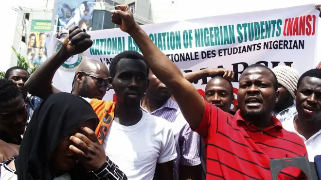 Nigerians dey protest for DSTV office for Abuja on top di way Nigerians dey suffer attack for South Africa