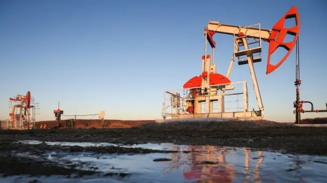 Нефти на рынке стало слишком много, чтобы удерживать прежний уровень цен