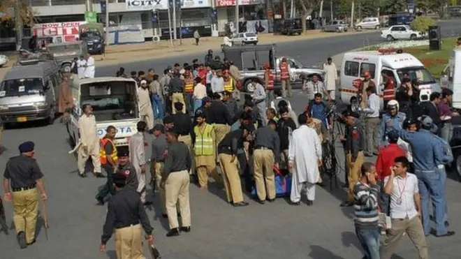 در حمله ستیزه جویان به کاروان تیم ملی کریکت سریلانکا در لاهور ۶ پلیس کشته و ۷ ورزشکار زخمی شدند