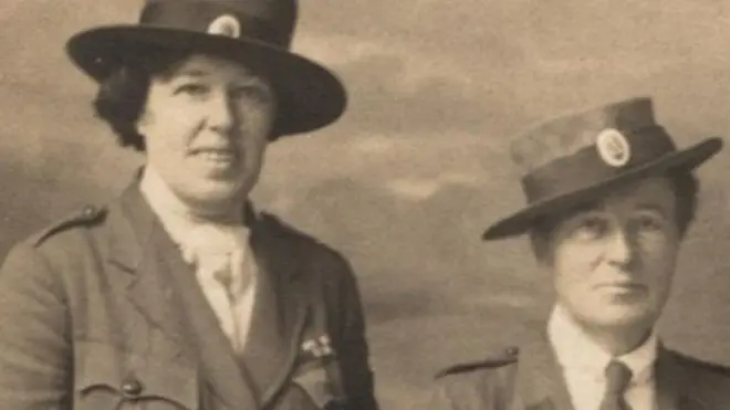 Vera Holm (levo) i Evelina Haverfild