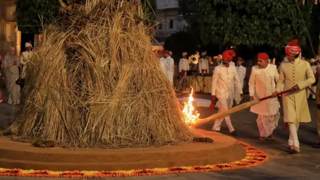 હોલિકા દહન હોળી