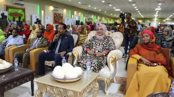 Ka billow bidix: Duqa Muqdisho, Xeer ilaaliyaha guud, guddoomiye ku xigeenka Baarlamaanka, marwada 1aad, wasiirka haweenka