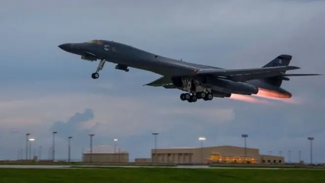 เครื่องบินทิ้งระเบิดสหรัฐฯ