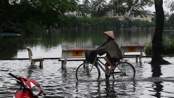 Hà Nội thành sông sau mưa