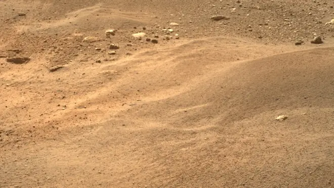 며칠 전 같은 카메라로 촬영한 사진이다. 이 사진은 인기 투표를 통해 퍼시비어런스 탐사 2주째 '이 주의 사진'으로 뽑혔다