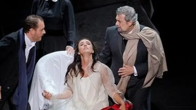 Placido Domingo singing 'La Traviata'
