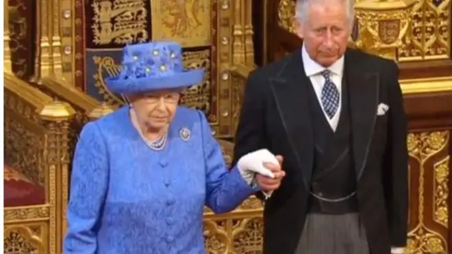Королеву супруводжував принц Чарльз