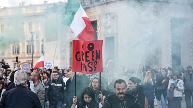 İtalya'da "yeşil pasaport" karşıtı bir gösteri