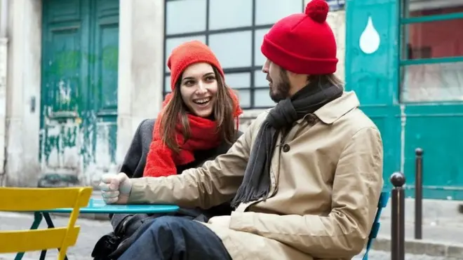 گفتگو کا تعلق دو مخالف افراد کے درمیان روایتی جنگ سے جوڑجا سکتا ہے جس میں دانش کا مظاہرہ کر کے مقابلہ کیا جاتا ہے