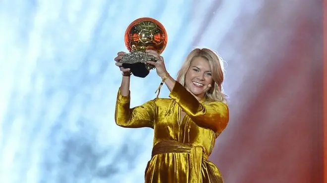 Ada Hegerberg es la primera jugadora en ganar el Balón de Oro.