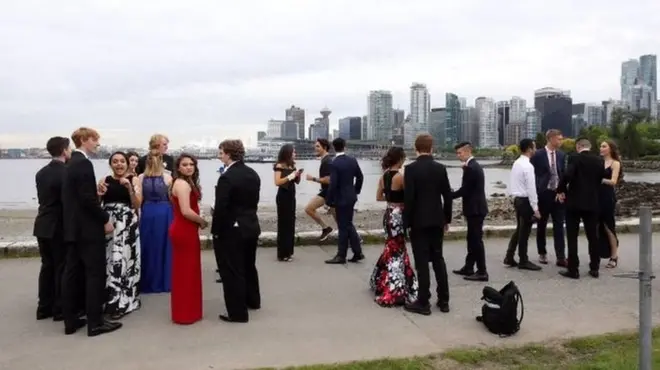 "Сезон випускних у Ванкувері", - написав у Twitter офіційний фотограф Джастіна Трюдо Адам Скотті