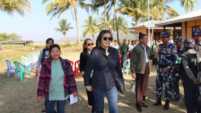 မစ္စ ယန်ဟီးလီဟာ ကိုးတန်ကောက်ရွာ အနီးနားက ချိန်ခါလီ ကျေးရွာမှာရှိတဲ့ ရခိုင်အမျိုးသမီးတွေနဲ့လည်း တွေ့ဆုံခဲ့