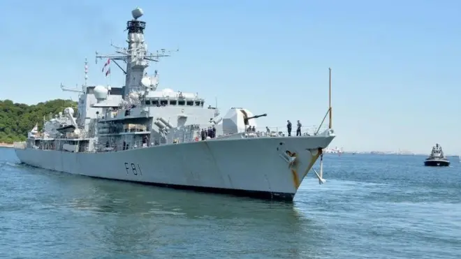 Tàu HMS Sutherland khi tới Nhật Bản hồi tháng Tư