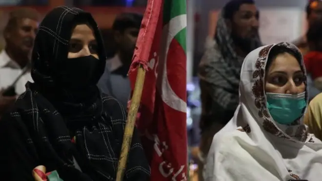 پی ٹی آئی کے حامی (فائل فوٹو)