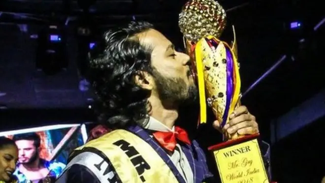 मिस्टर गे, समर्पण मैती