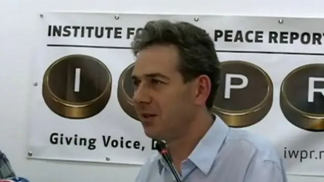 "Azərbaycan cəmiyyəti hakimiyyətin hiss etdiyindən daha sürətli dəyişir..." Tom De Waal təhlilində deyilir.