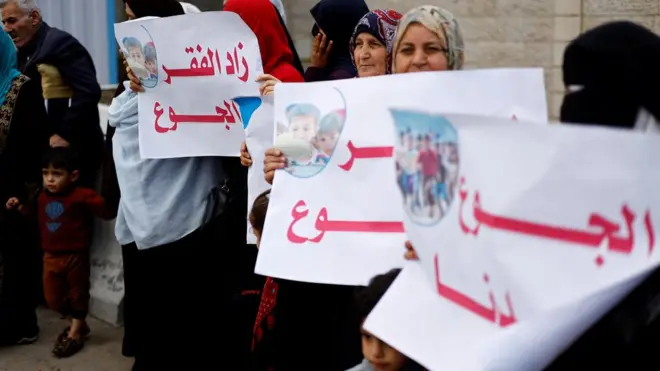 يعتمد الآلاف من الفلسطينيين على مساعدات برنامج الغذاء العالمي لتدبير الأغذية لأسرهم شهرياً