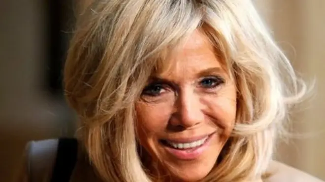 法国公众愤怒的压力令爱丽舍宫总统府不得不明确法国总统夫人布丽吉特的职责。