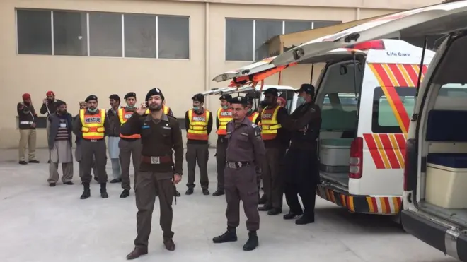 ڈاکٹر جنید کے مطابق ایوب میڈیکل کمپلیکس میں لاشوں کی منتقلی کے لیے تام تر تیاریاں مکمل کر لی گئی ہیں