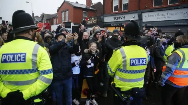 Marine ile Tottenham Hotspur arasında oynanan FA Cup müsabakası öncesinde taraftarların oluşturduğu kalabalık endişe yaratmıştı.