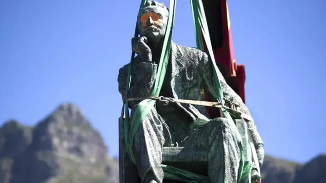 هل يستحق أصحاب النصب التذكارية التقدير الذي ينالونه؟