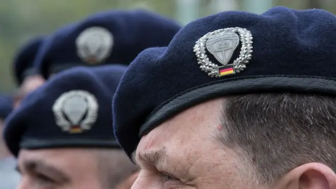 Согласно письму минобороны, количество правых радикалов в армии растет достаточно быстро