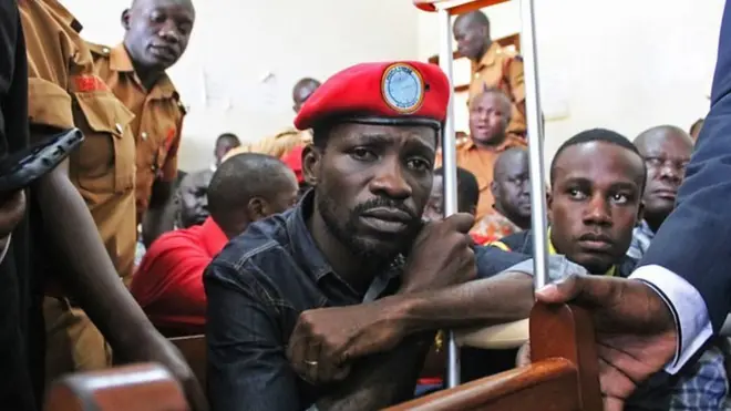 Bobi Wineamewekwa katika kizuwizi cha nyumbani katika kile ambacho polisi wanasema ni hatua ya kumzuwia kufanya mikutano kinyume cha sheria