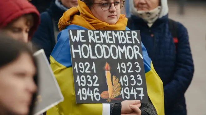 Українська активістка на акції пам'яті у Дюсельдорфі, 26 листопада